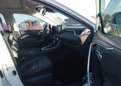 2020 Toyota Rav4 Hybrid Xle z USA, uszkodzony, nr VIN 2T3RWRFV4LW061638